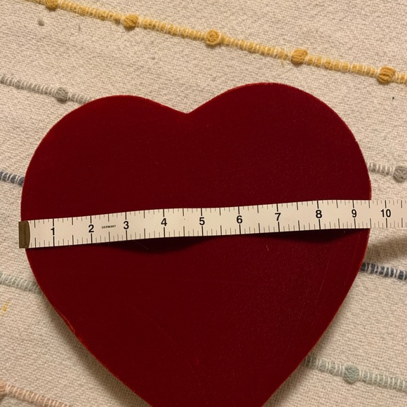 ❤️ Red Velvet Heart-Shaped Candy Box Valentine’s ❤️ - Picture 6 of 6